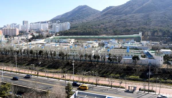 부산구치소 전경. 국제신문 DB
