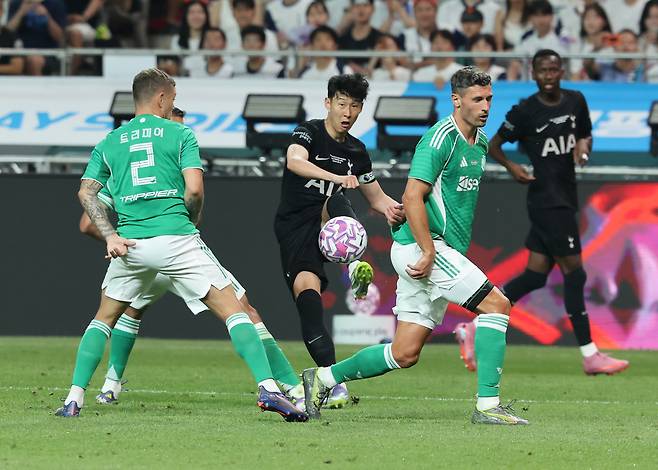 Son Heung-min pops a shot off in a Coupang Play Series friendly between Tottenham Hotspur and Newcastle United at Seoul World Cup Stadium on Aug. 3. [YONHAP]