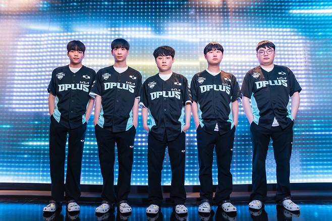 디플러스 기아 선수단. 라이엇 게임즈 제공