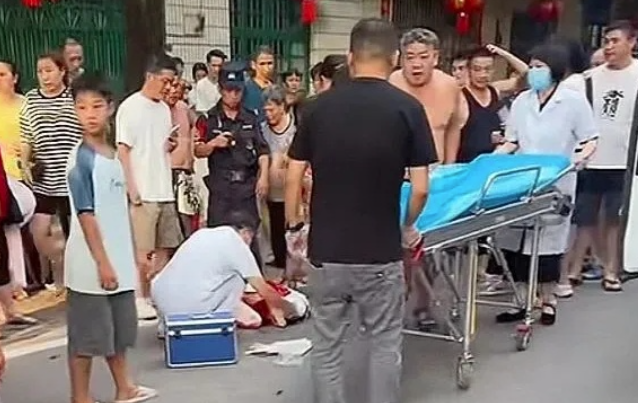 중국 후난성 레이양시의 한 초등학교 인근에서 3일 발생한 무차별 흉기 공격 사건 현장. 이 사건으로 2명이 숨지고 3명이 다쳤다. 웨이보