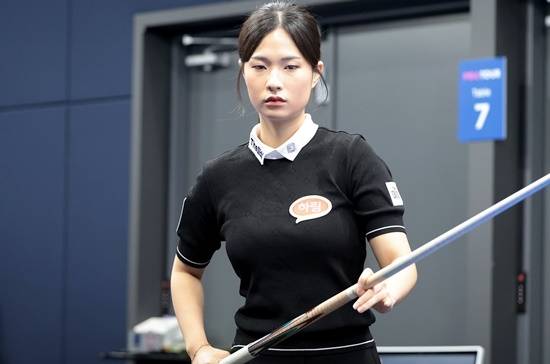 박정현이 3일 개막한 LPBA3차전 1차예선(PPQ)에서 장타 두 방(7, 9점)을 앞세워 이유주를 25:12로 물리치고 2차예선에 진출했다. (사진=PBA)