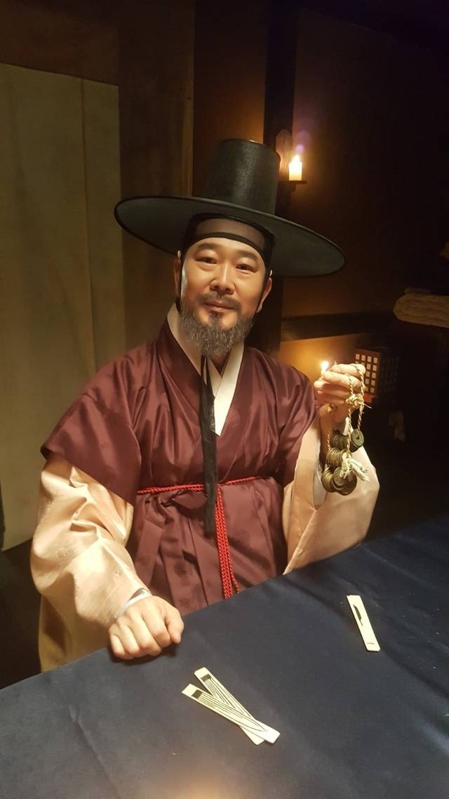 2019년 방영된 tvN 드라마 ‘호텔 델루나’에서 조선시대 노름꾼으로 출연하기 위해 분장한 단역 배우 서병덕 씨. 서병덕 씨 제공