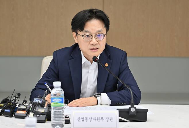 김정관 산업통상자원부 장관이 지난달 21일 오후 서울 중구 대한상공회의소 EC룸에서 열린 주요 경제단체 및 업계 대미 통상 긴급점검회의에 참석해 모두발언을 하고 있다. [헤럴드경제 DB]