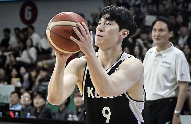 [서울=뉴시스] 남자 농구 대표팀의 이정현. (사진=대한민국농구협회 제공) *재판매 및 DB 금지