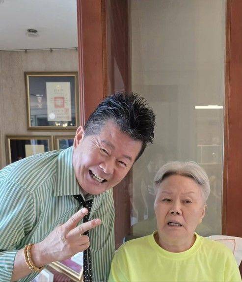 [서울=뉴시스] 가수 태진아(72)가 치매를 앓고 있는 아내 이옥형 씨의 근황을 전했다. (사진=태진아 인스타그램 캡처) 2025.08.04. photo@newsis.com *재판매 및 DB 금지