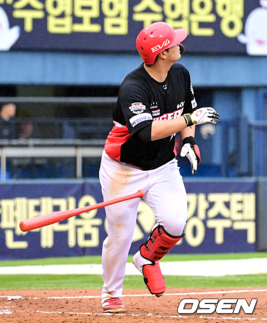 2루타를 터트리는 변우혁./OSEN DB