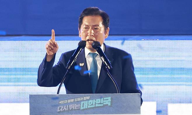수락연설하는 정청래 더불어민주당 정청래 신임 대표가 2일 경기 고양 킨텍스에서 열린 제2차 임시전국당원대회에서 당선 직후 수락연설을 하고 있다. 고양=뉴시스
