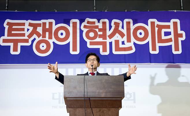 김문수 국민의힘 당 대표 후보가 4일 오전 서울 여의도 국회 의원회관에서 열린 투게더포럼 시국토론회 '투쟁이 혁신이다'에 참석해 발언하고 있다. 뉴스1