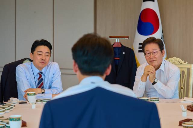 이재명(오른쪽) 대통령과 강훈식 대통령비서실장. 사진제공=강훈식비서실장SNS