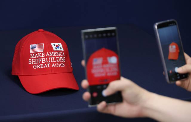 대통령실이 3일 공개한 '마스가'(MASGA·Make American Shipbuilding Great Again) 모자. '마스가'는 이번 한미관세협상 때 조선 분야 협력 내용을 압축적으로 전달하기 위해 산업통상자원부가 만든 슬로건으로 한국협상단은 이 모자와 대형 패널 등을 준비했다. 연합뉴스