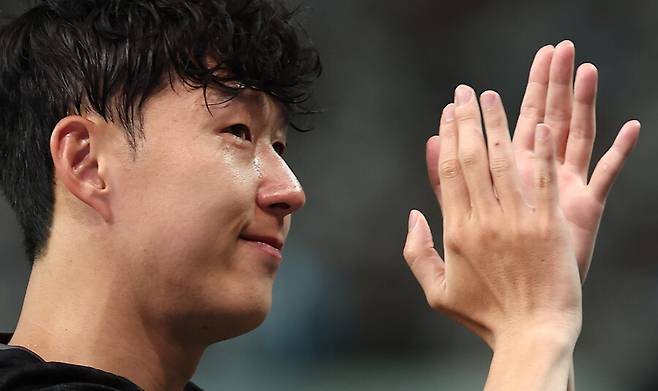 ▲ 손흥민은 경기가 열리기 전 "팀을 떠나게 됐다"는 말로 커리어의 전부였던 토트넘과 결별을 알렸다. 언젠가 다가올 날이었다. 손흥민도 "모든 건 작별할 시기가 있다. 지금이 좋은 시기라고 본다"라는 말로 회자정리를 받아들였다. ⓒ연합뉴스