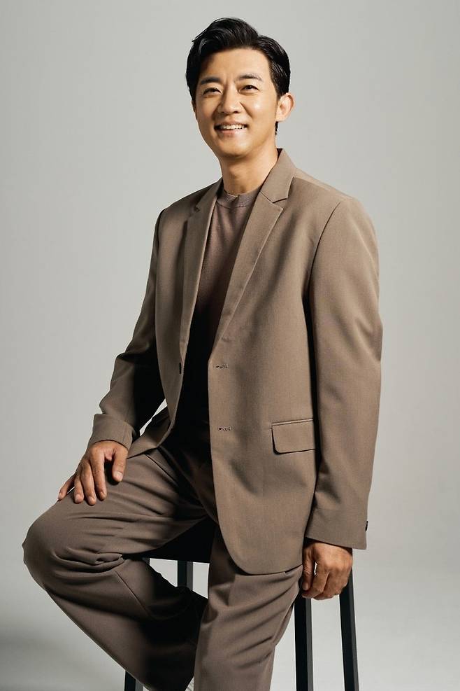 안재욱이 ‘독수리5형제’에서 만난 엄지원과 호흡에 만족감을 드러냈다. 사진|제이블엔터테인먼트
