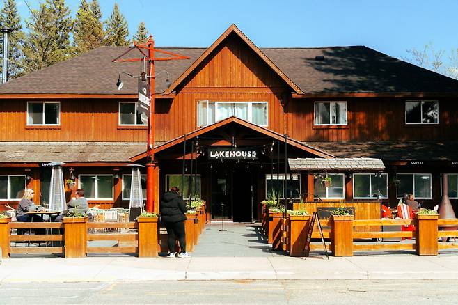 클리어 호수의 인기 숙소 중 하나, 레이크하우스(lakehouse)