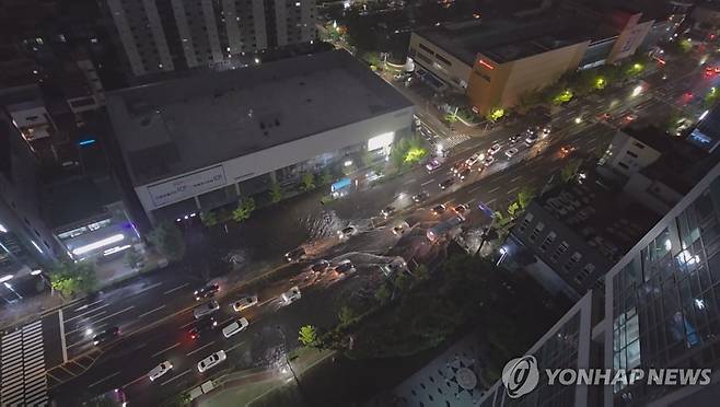 물에 잠긴 울산 도로 [독자 제공. 재판매 및 DB 금지]
