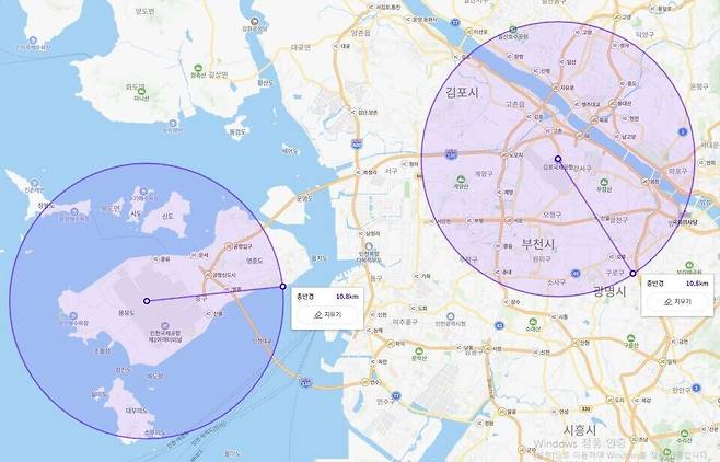▲&nbsp;네이버 지도에서 인천국제공항과 김포공항을 기점으로 10.8㎞ 반경을 재봤을 때 해당되는 면적이다. 국제민간항공기구(ICAO)는 지난 4일 공항 활주로 반경 10.75㎞까지 고도 제한을 차등 적용하는 개정안을 발효했다. /출처=네이버 지도 갈무리
