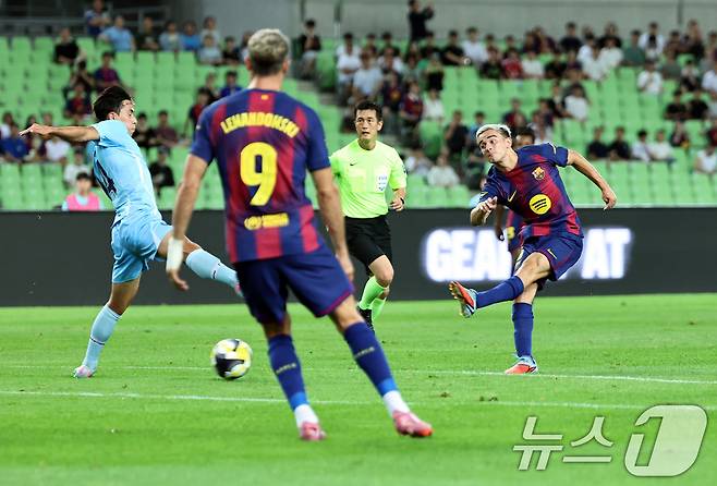 On the 4th, FC Barcelona Gavi is scoring the first half of the 2025 FC Barcelona Asia Tour Daegu FC and FC Barcelona at the Daegu Stadium in Suseong -gu, Daegu. 2025.8.4/News1 ⓒ News1 Koo Yoon -sung