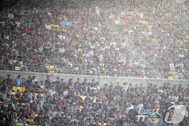 Football fans are guarding the stands in the second half of the match between the 2025 FC Barcelona Asia Tour Daegu FC and FC Barcelona at the Daegu Stadium in Suseong -gu, Daegu on the afternoon of the 4th. 2025.8.4/News1 ⓒ News1 Fair