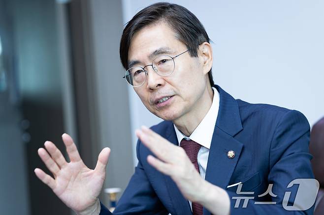 조경태 국민의힘 당대표 후보가 4일 서울 여의도 국회 의원회관에서 뉴스1과 인터뷰하고 있다. ⓒ News1 유승관 기자