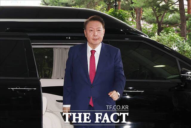 김건희 여사 연루 의혹을 수사하고 있는 민중기 특별검사팀이 윤석열 전 대통령 측과 조사 일정과 방식 등을 협의할 예정이다. /배정한 기자
