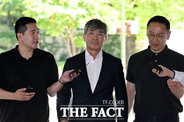 이종호 전 블랙펄인베스트먼트 대표가 5일 오전 서울 서초구 서울중앙지방법원에서 열린 구속영장실질심사에 출석하고 있다. /서예원 기자
