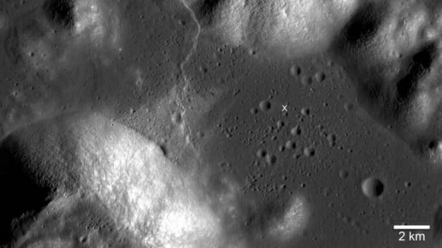 달 정찰 궤도선(LRO)이 촬영한 타우루스 리트로 계곡의 모습. 단층은 월진, 산사태, 낙석을 일으켰다. 아폴로 17호 착륙 지점의 대략적인 위치는 'X'로 표시되어 있다. (출처=NASA/ASU/Smithsonian)