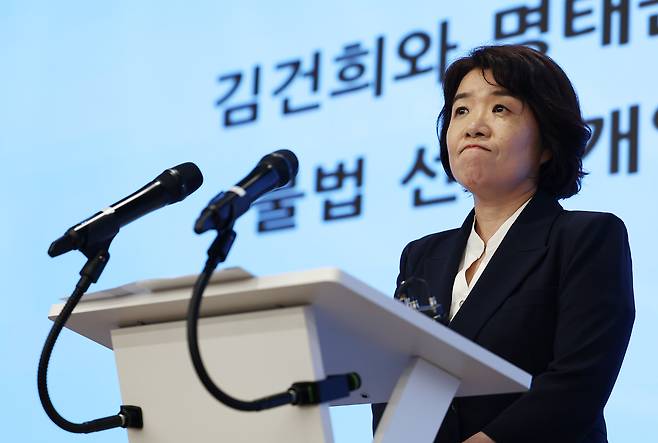 오정희 특검보가 5일 정례브리핑을 진행하고 있다./연합뉴스