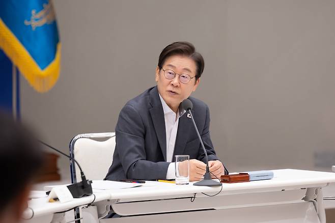 이재명 대통령이 1일 서울 용산 대통령실 청사에서 열린 전국 시·도지사 간담회에서 발언을 하고 있다. /뉴스1