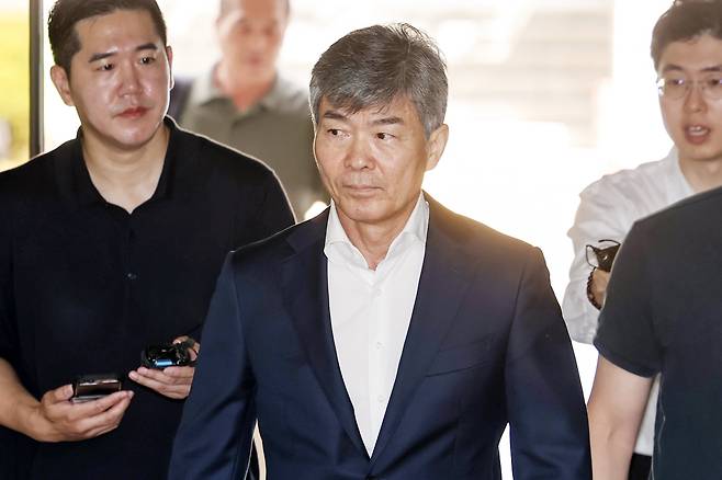 '도이치모터스 주가조작 사건' 당시 김건희 여사의 계좌를 관리한 것으로 알려진 이종호 전 블랙펄인베스트 대표가 5일 오전 서울 서초구 서울중앙지방법원에서 열린 영장실질심사에 출석하고 있다. /뉴스1