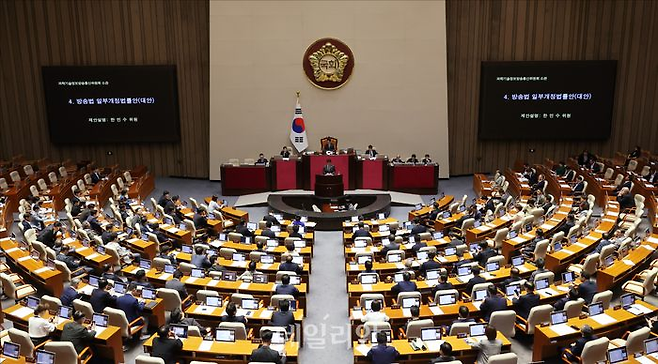 국회가 4일 오후 본회의에서 방송법 일부개정법률안을 심의 절차에 올리고 있다. ⓒ데일리안 홍금표 기자