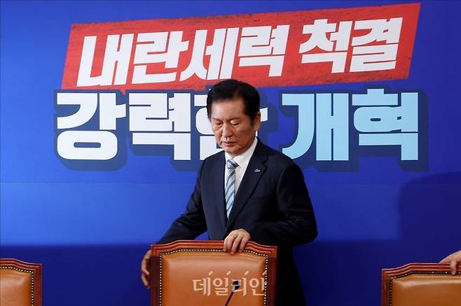 정청래 더불어민주당 대표가 지난 4일 오전 국회에서 열린 민주당 최고위원회의에 참석하고 있다. ⓒ데일리안 홍금표 기자