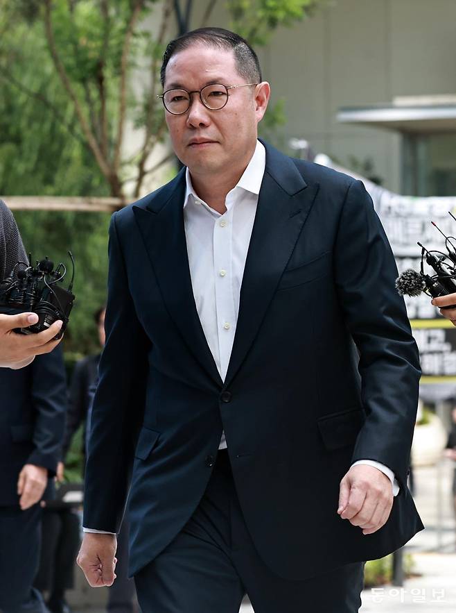 4일 특검은 2022년 국회의원 재보궐선거 공천 개입 의혹과 관련해 김영선 전 국민의힘 의원(위쪽 사진)을 피의자 신분으로 불러 조사했다. 또, 조현상 HS효성 부회장을 4일 배임 혐의 피의자 신분으로 불러 ‘김건희 집사’ 김예성 씨와 관련된 렌터카 플랫폼 업체에 35억 원을 투자한 경위 등을 추궁했다. 양회성 기자 yohan@donga.com