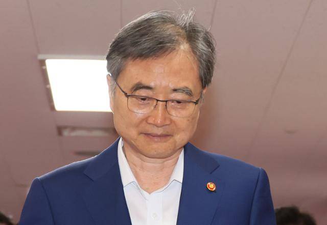 조현 외교부 장관이 5일 서울 종로구 정부서울청사에서 열린 국무회의에 참석하고 있다. 연합뉴스