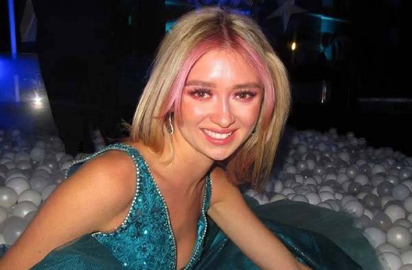 항암 치료를 거부하고 어머니가 권유한 대체 요법을 따르던 영국의 20대 여성이 사망했다는 사연이 전해졌다./사진=케이트 세미라니 페이스북 캡처