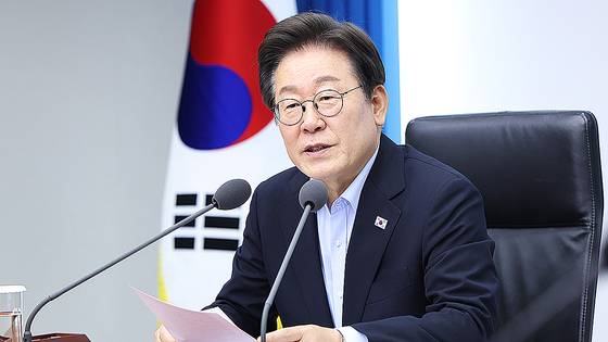 이재명 대통령이 지난달 31일 서울 용산 대통령실 청사에서 열린 6차 수석?보좌관 회의에서 발언하고 있다. 대통령실사진기자단
