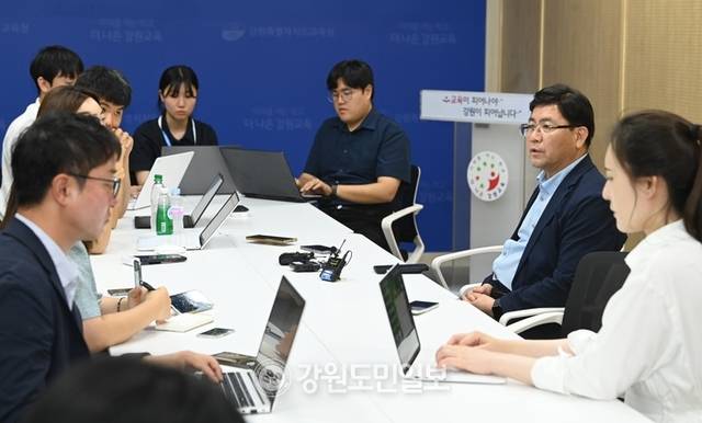 ▲ 최준호 강원도교육청 정책협력관이 신경호 도교육감 선거캠프에서 사무장으로 활동할 당시 다수의 교육청 공무원의 선거 개입이 있었다고 양심 선언했다.
