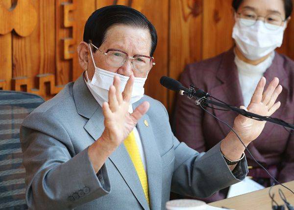 신천지의 모략포교 방식이 호주에서도 사회적 문제로 부상하고 있다. 사진은 신천지 교주인 이만희씨 모습. 국민일보 DB