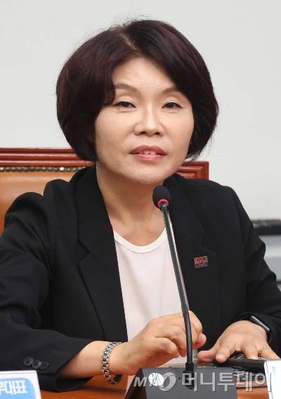 [서울=뉴시스] 조성봉 기자 = 한정애 더불어민주당 신임 정책위의장이 4일 오전 서울 여의도 국회에서 열린 최고위원회의에서 발언을 하고 있다. 2025.08.04. suncho21@newsis.com /사진=조성봉
