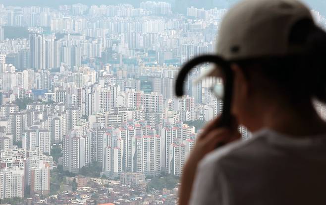 서울 남산 N서울타워에서 바라본 서울 시내 아파트 단지 전경   [연합]