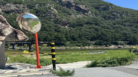 충남 금산군 기러기공원 진입로 부근에 차단기가 개방된 모습. [유족 제공]