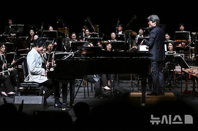 [서울=뉴시스]'2024 대한민국국악관현악축제' 공연 장면. (사진=세종문화회관 제공)