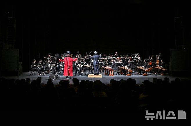[서울=뉴시스]'대한민국국악관현악축제' 공연 장면. (사진=세종문화회관 제공)