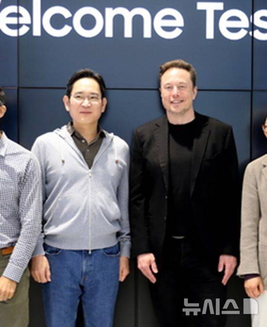 [서울=뉴시스]이재용 삼성전자 회장과 일론 머스크 테슬라 CEO. (사진=삼성전자 제공) 2023.5.14 photo@newsis.com