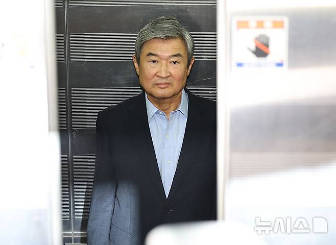 [서울=뉴시스] 최진석 기자 = 조태용 전 국정원장이 29일 오전 서울 서초구 이명현 순직 해병 특별검사 사무실에 직권남용 혐의 피의자로 소환되어 출석하고 있다. 2025.07.29. myjs@newsis.com