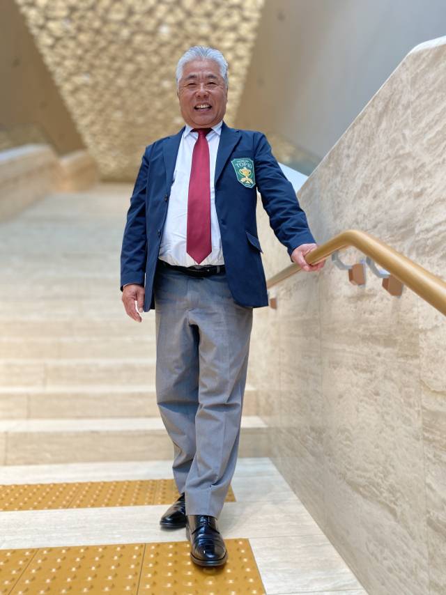 서울경제 한국 10대 골프장 선정위원회 복장을 차려입고 포즈를 취한 이성태 대한골프협회 치프 레프리. 사진=김세영 기자