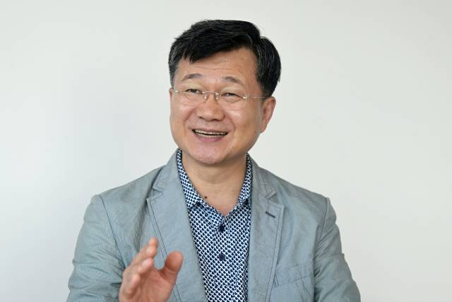 강은호 전 방위사업청장이 4일 서울경제신문과의 인터뷰에서 “K방산 수출에서 착시 현상이 있다”며 “정부와 군이 기업과 함께 원팀으로 뛰지 않으면 자칫 K방산이 나락으로 떨어질 수도 있다”고 경고하고 있다. 조태형 기자