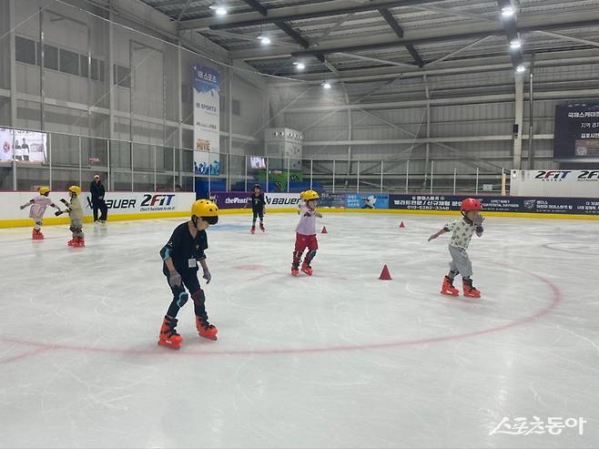 경기도교육청(교육감 임태희)이 도내 28개 늘봄공유학교(거점형 늘봄센터)의 ‘1센터 1브랜드’ 지역 특화 프로그램 운영 강화를 위해 권역별 업무 담당자 협의회를 운영한다. 사진제공｜경기도교육청