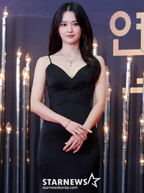 배우 남보라가 31일 오후 서울 영등포구 여의도동 KBS 신관홀에서 진행된 '2023 KBS 연기대상' 레드카펫에 참석해 포즈를 취하고 있다. 2023.12.31 /사진=김창현