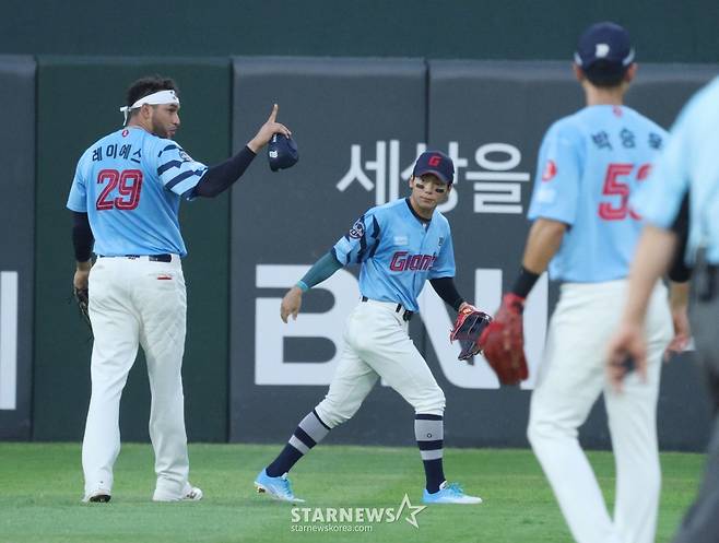 [포토] 슈퍼캐치 레이예스 '멋짐 폭발'