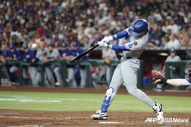 타격하는 김혜성. /AFPBBNews=뉴스1