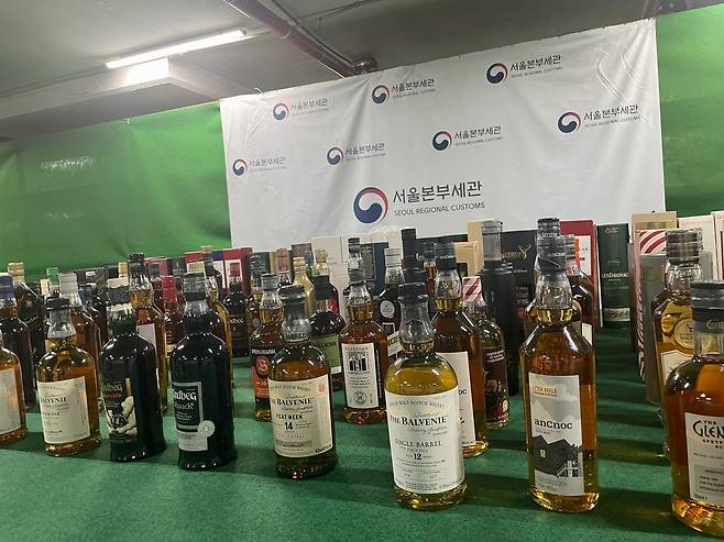 서울세관이 적발한 밀수입 고가 위스키 [서울본부세관 제공]